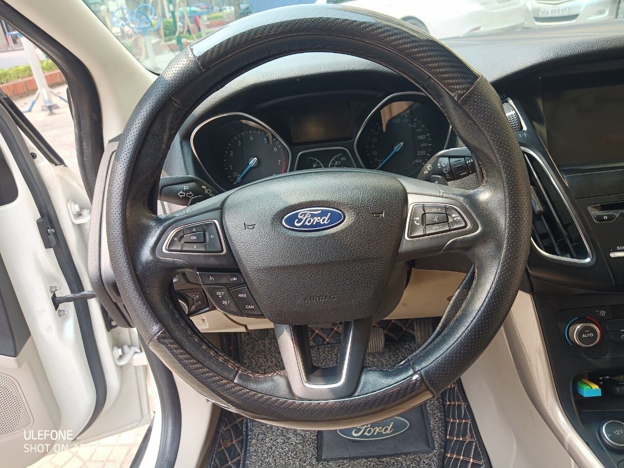 Ford Focus 2017 - Xe màu trắng, 429tr