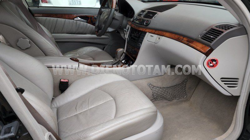 Mercedes-Benz E240 2004 - Số tự động, máy 2.6 V6