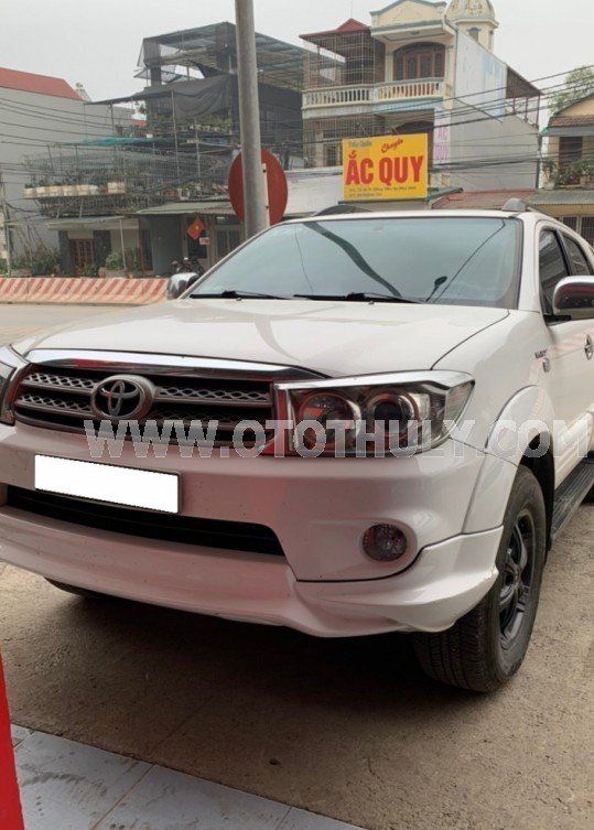 Toyota Fortuner 2011 - Màu trắng