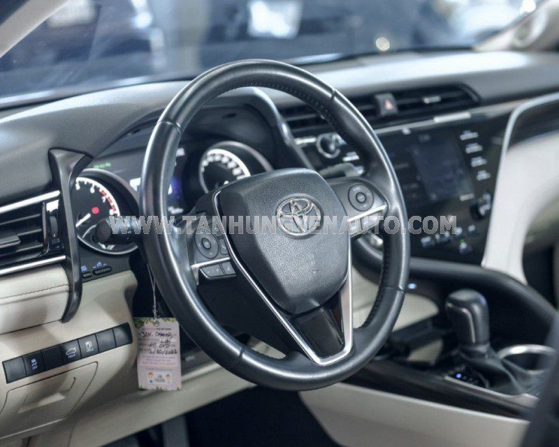 Toyota Camry 2019 - Màu đen