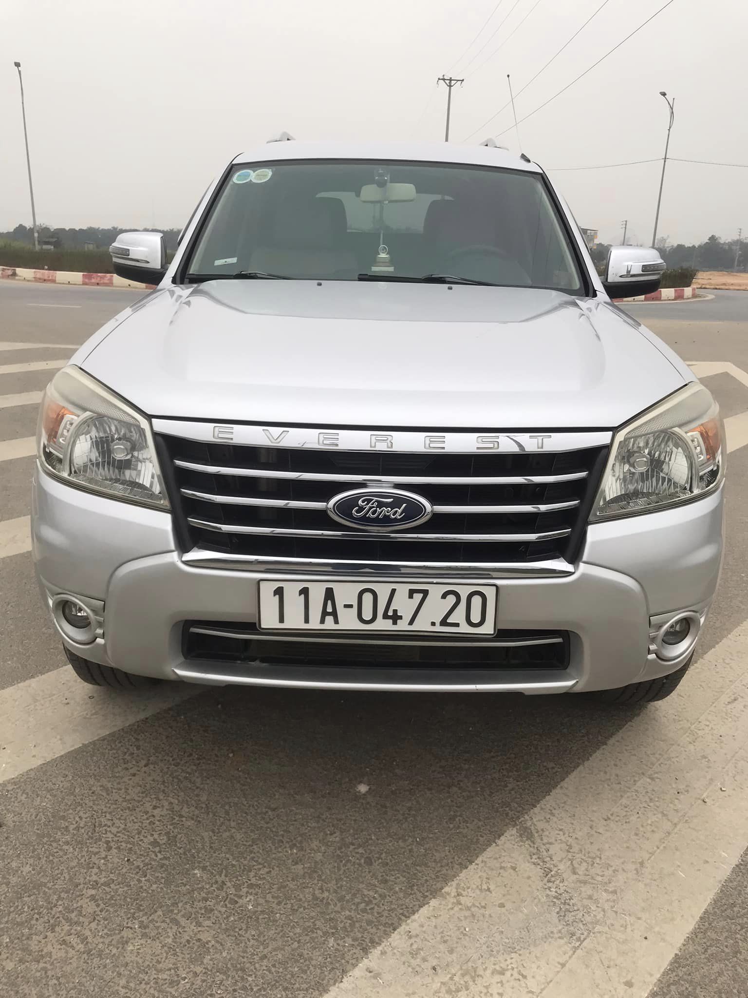 Ford Everest 2009 - Xe màu bạc