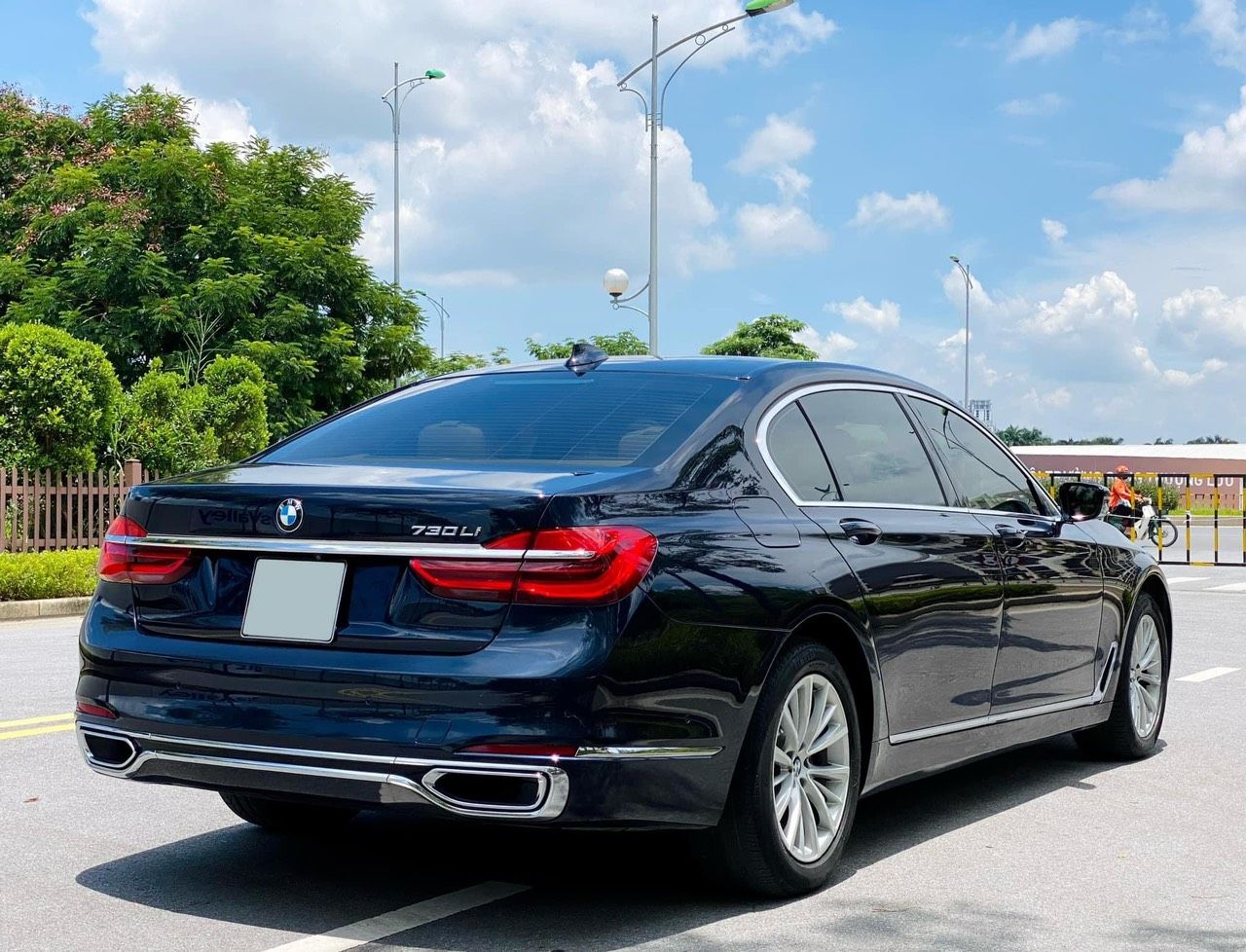 BMW 730Li 2018 - Xanh cavansite, nội thất kem