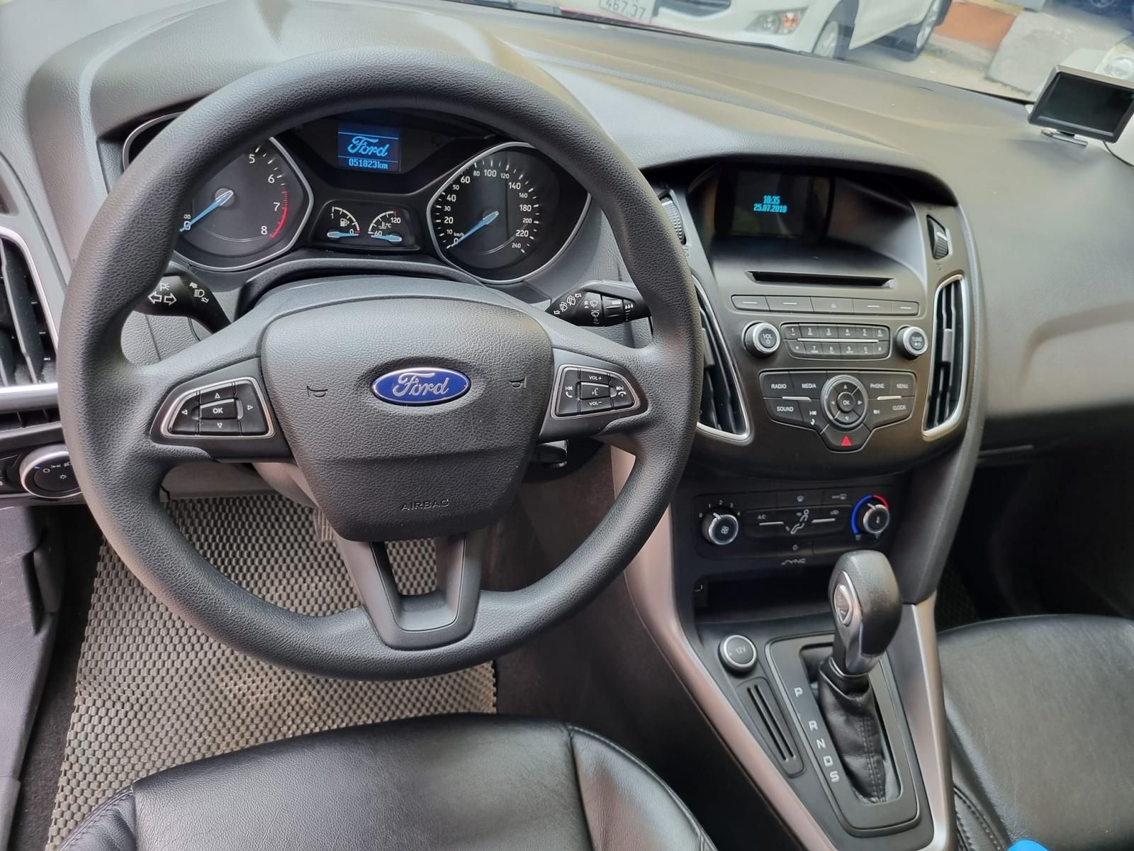 Ford Focus 2018 - Xe màu đỏ, 468tr