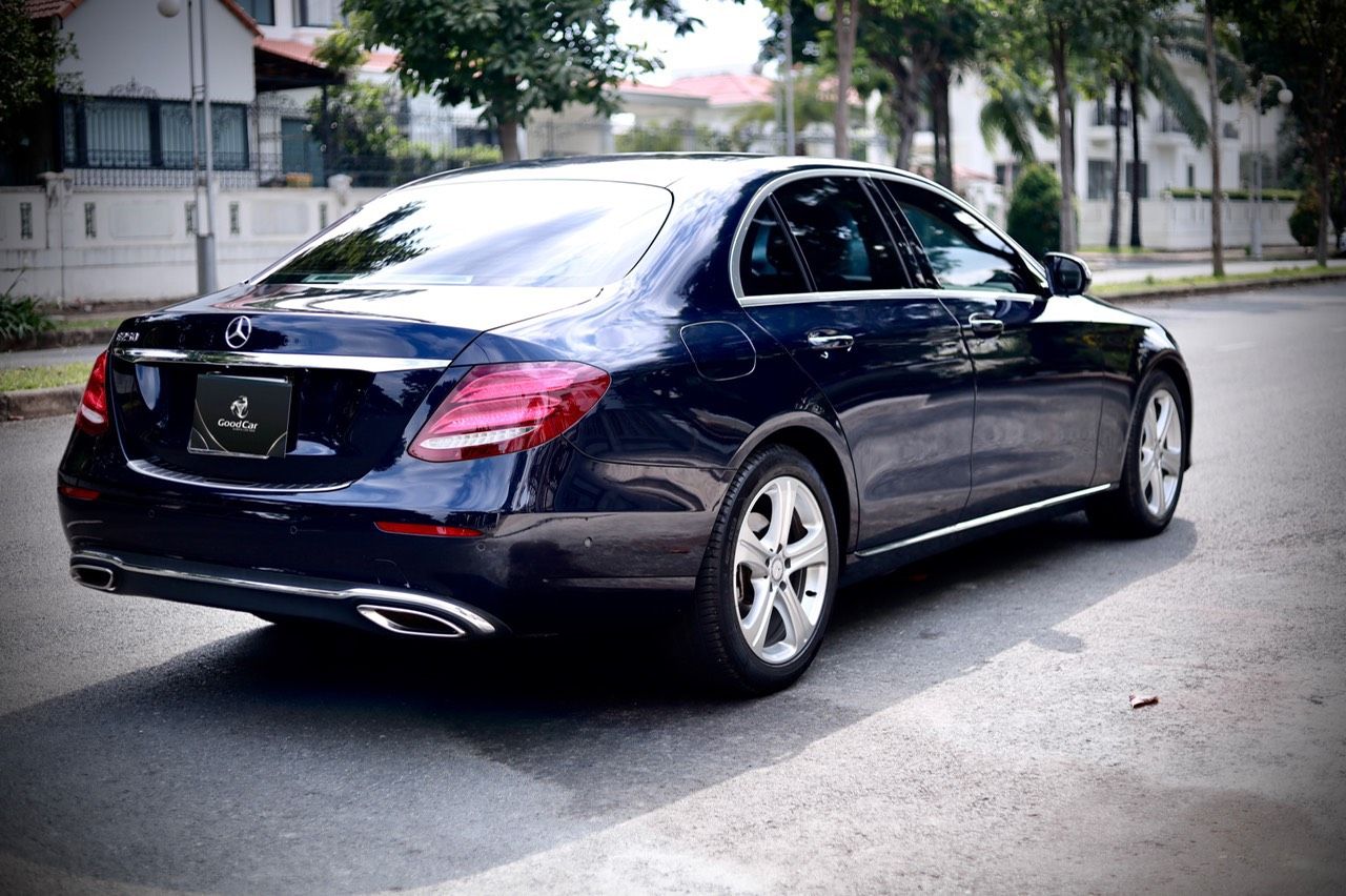 Mercedes-Benz E250 2018 - Màu xanh/nội thất kem