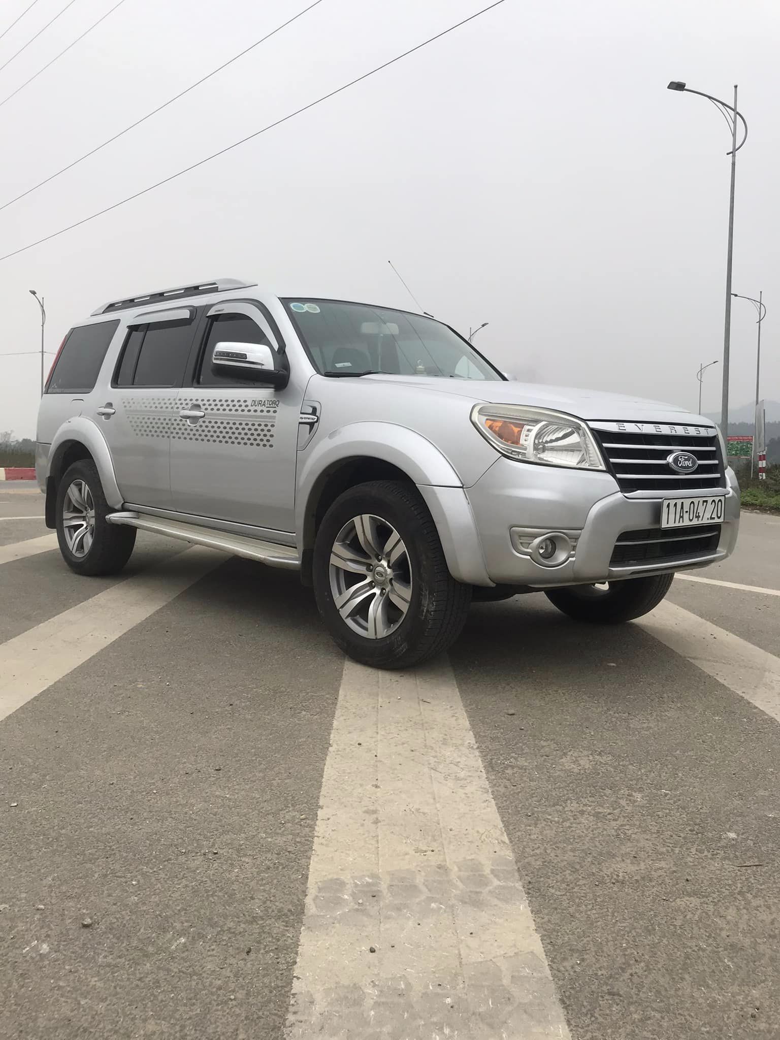 Ford Everest 2009 - Xe màu bạc