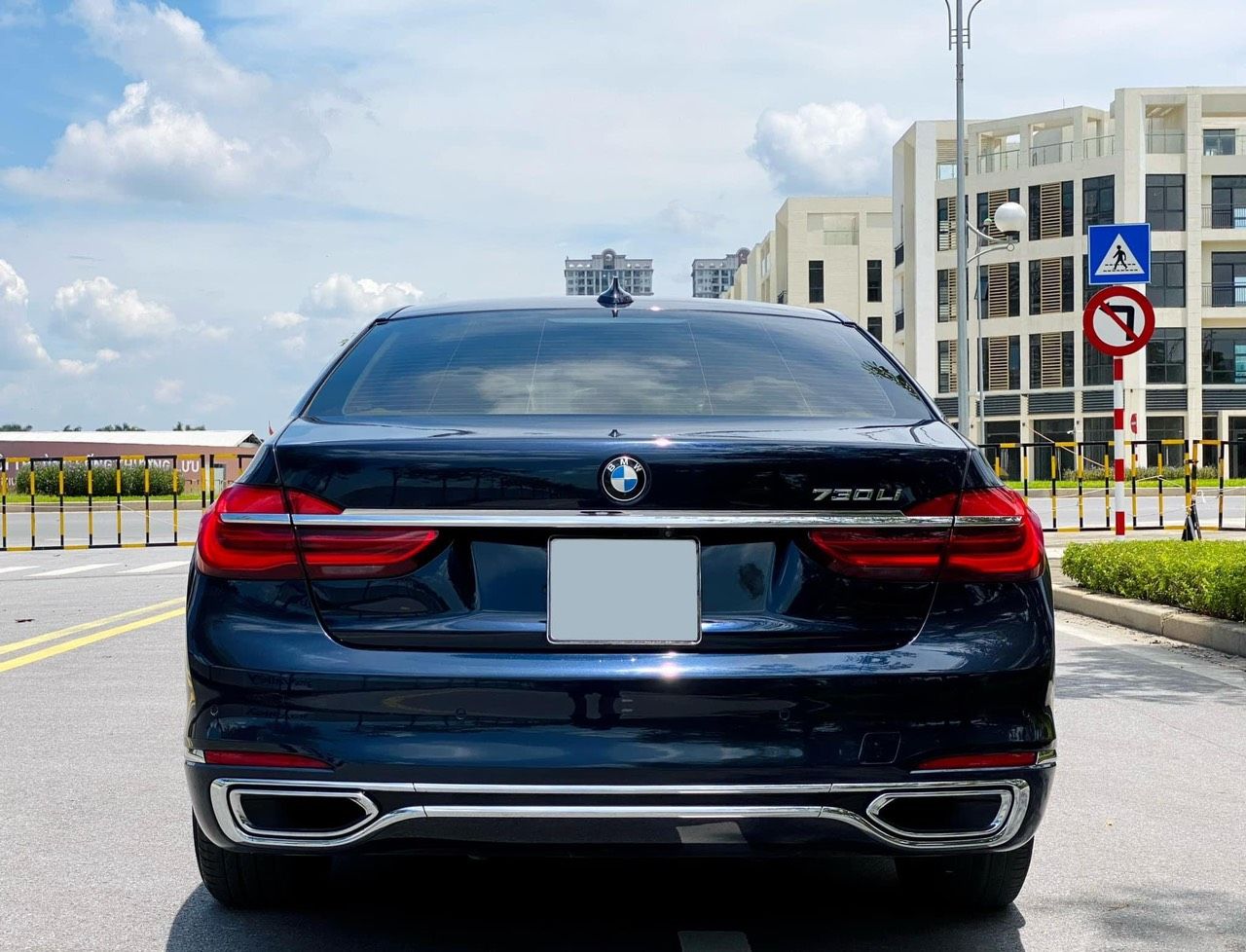 BMW 730Li 2018 - Xanh cavansite, nội thất kem