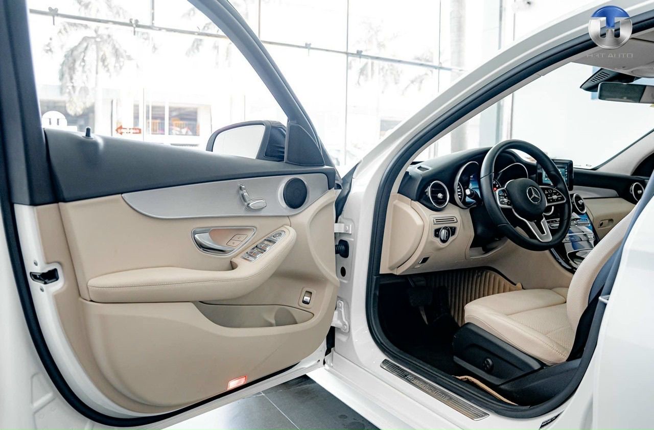 Mercedes-Benz C180 2021 - Model 2022, màu trắng