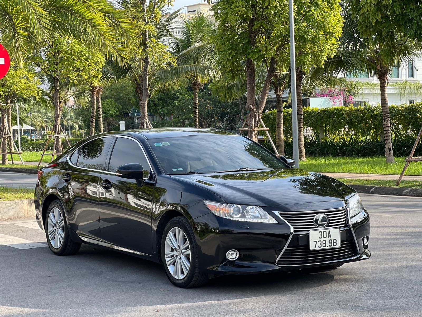 Lexus ES 350 2015 - Odo 5vạn, giá 1 tỷ 355tr, tại 68 Nguyễn Văn Cừ Long Biên, Hà Nội