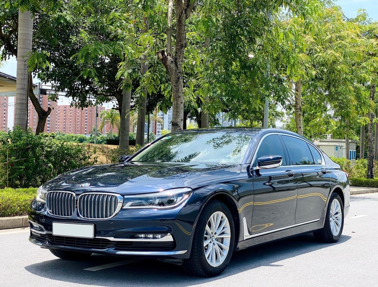 BMW 730Li 2018 - Xanh cavansite, nội thất kem