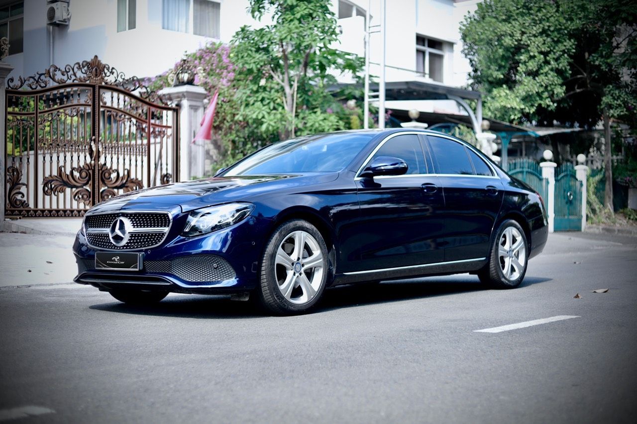 Mercedes-Benz E250 2018 - Màu xanh/nội thất kem