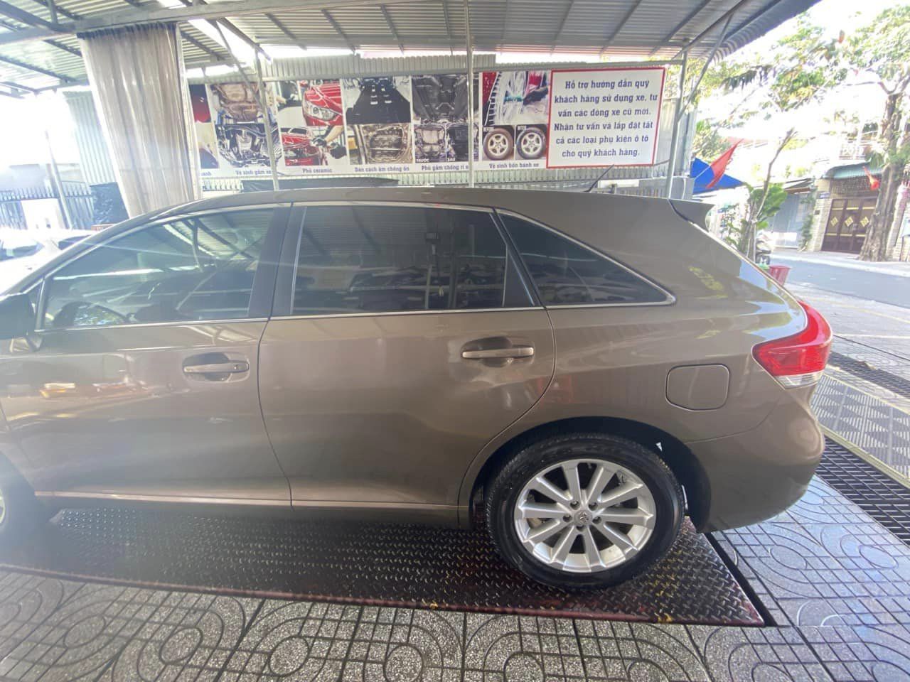 Toyota Venza 2009 - Xe màu nâu, xe nhập