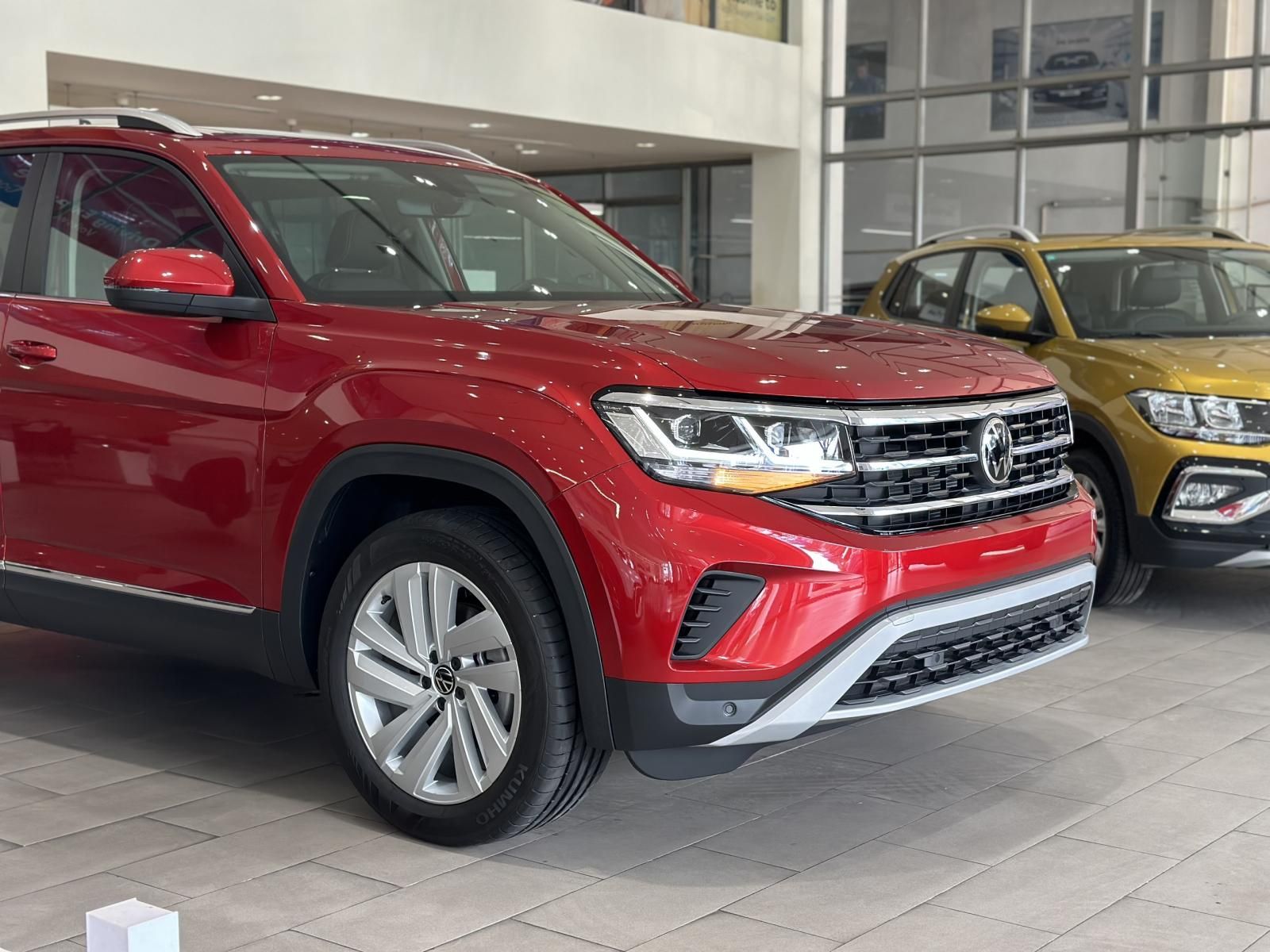 Volkswagen Teramont 2023 - Màu đỏ xe có sẵn giao xe 7 chỗ cho gia đình - Khuyến mãi khủng trong tháng 6/2023 này