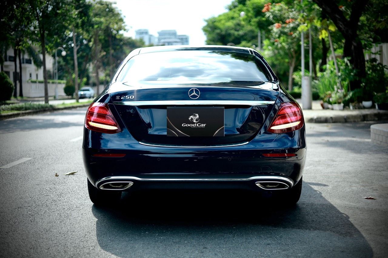 Mercedes-Benz E250 2018 - Màu xanh/nội thất kem