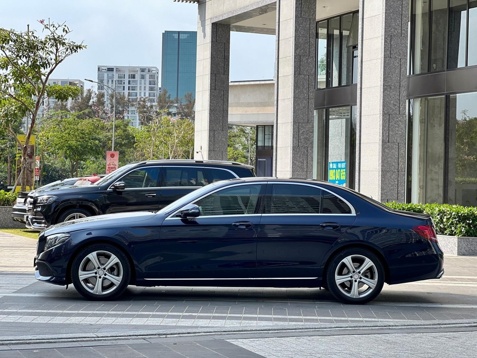 Mercedes-Benz E250 2018 - Màu xanh/nội thất kem