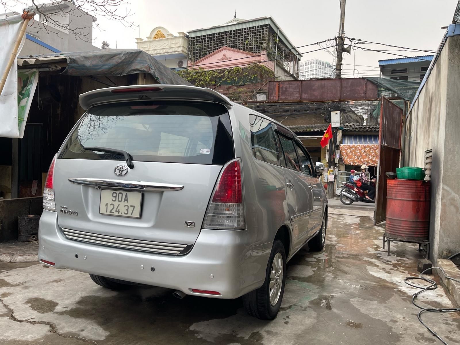 Toyota Innova 2010 - Đăng ký lần đầu 2010 nhập khẩu nguyên chiếc giá chỉ 320tr