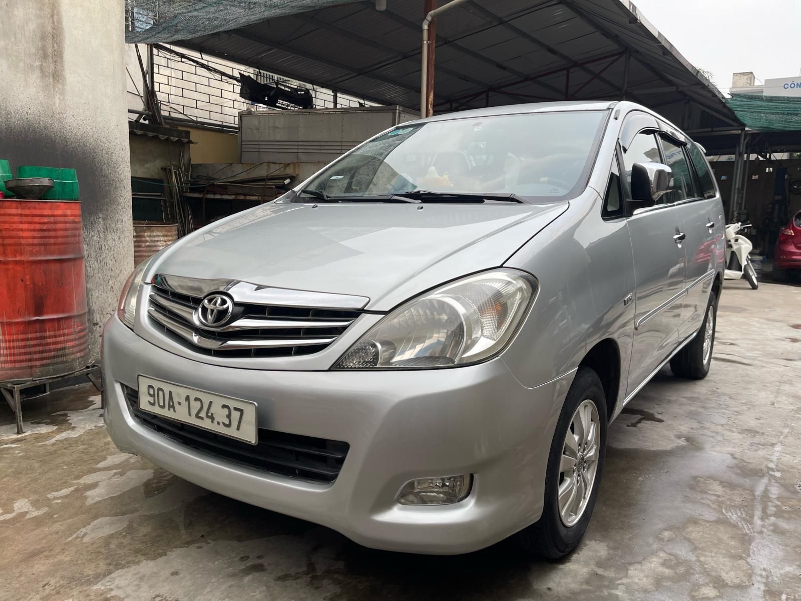 Toyota Innova 2010 - Đăng ký lần đầu 2010 nhập khẩu nguyên chiếc giá chỉ 320tr