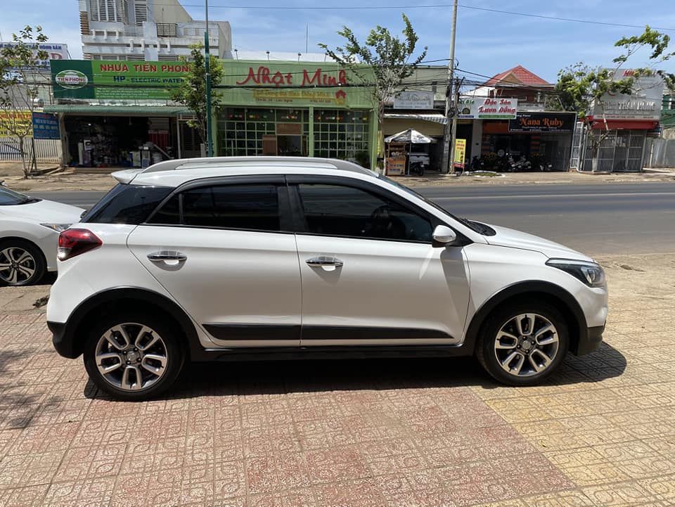 Hyundai i20 Active 2017 - Màu trắng, nhập khẩu