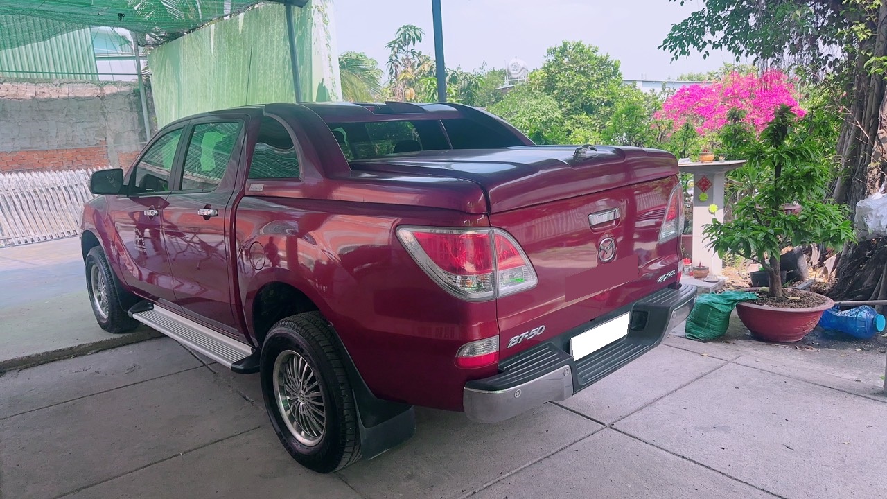 Mazda BT 50 4x4 2016 - Bán nhanh xe Mazda BT50 3.2L 4x4 Model 2016, máy dầu , màu đỏ. Nhập Khẩu Thái.