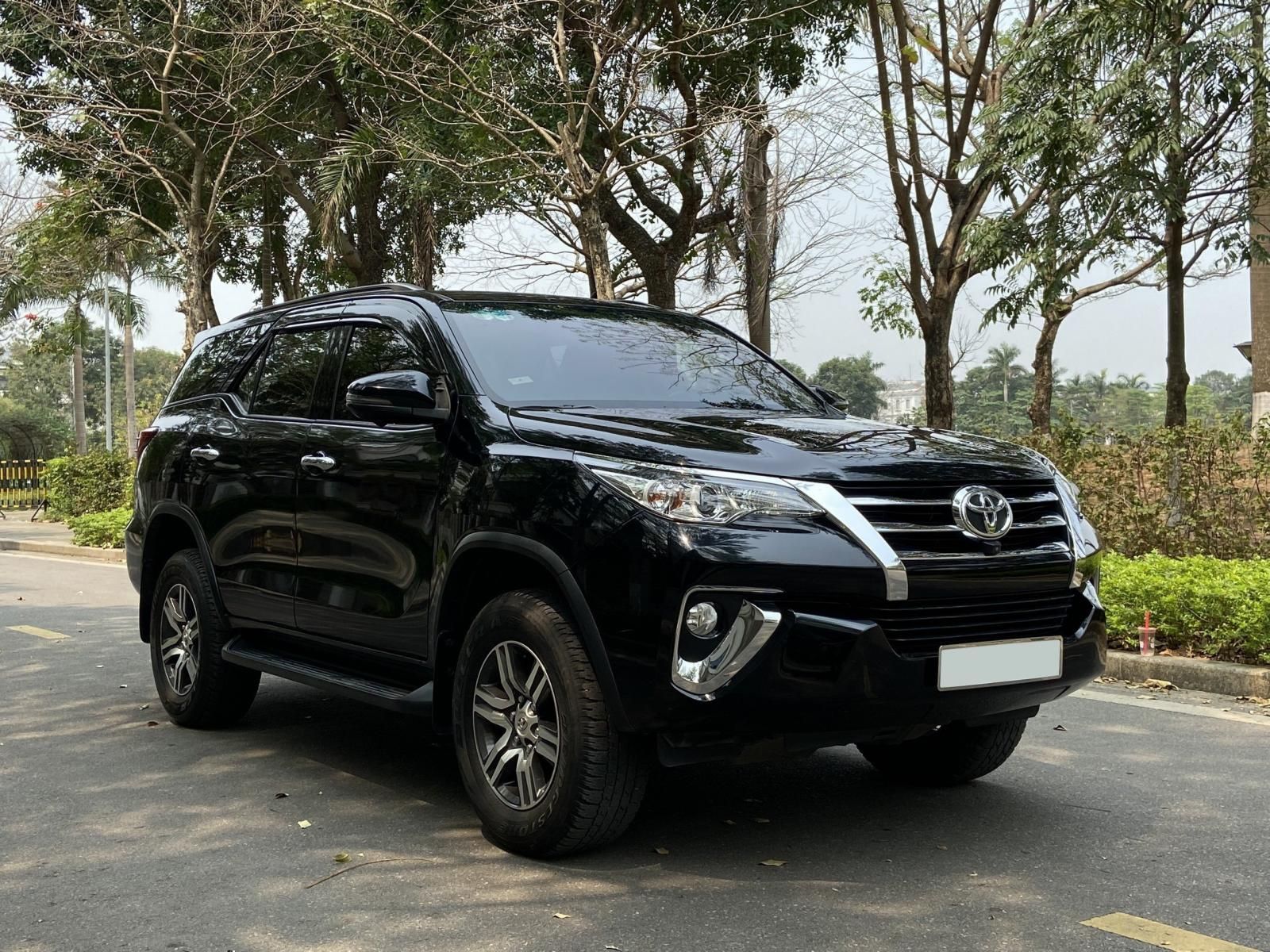 Toyota Fortuner 2018 - Xe màu đen giá ưu đãi