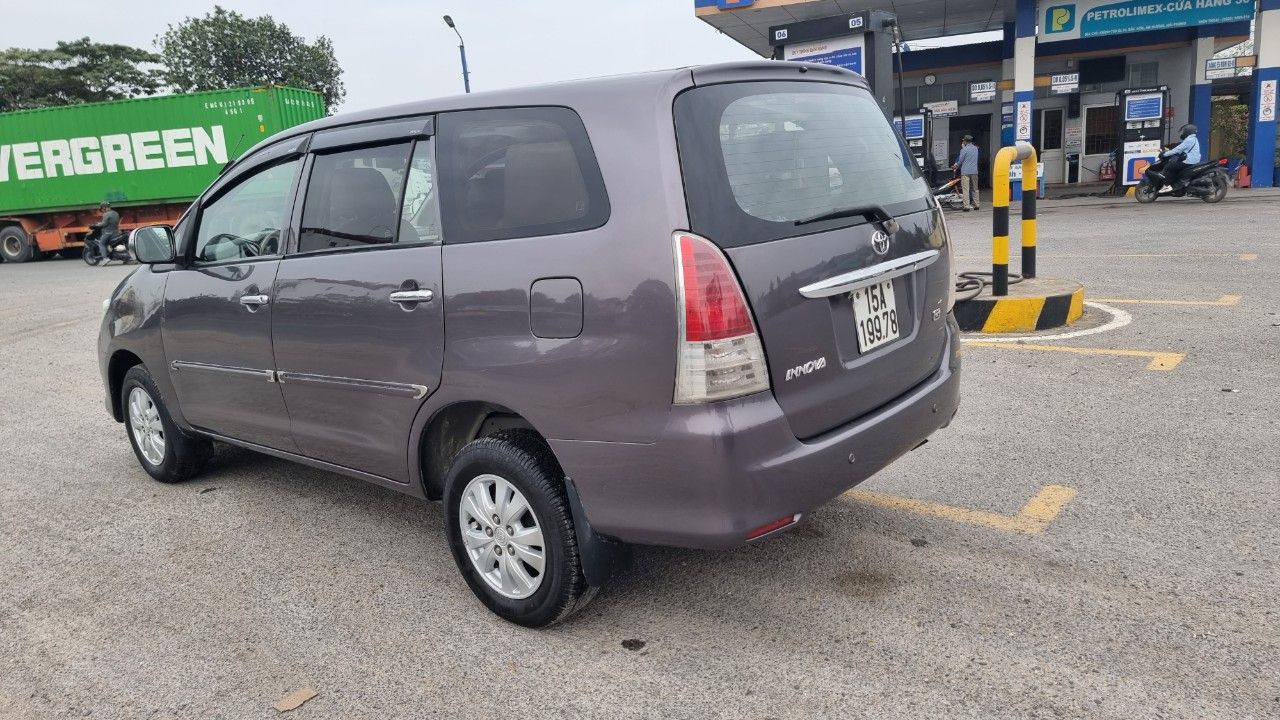 Toyota Innova 2010 - Tên tư nhân odo 13 vạn