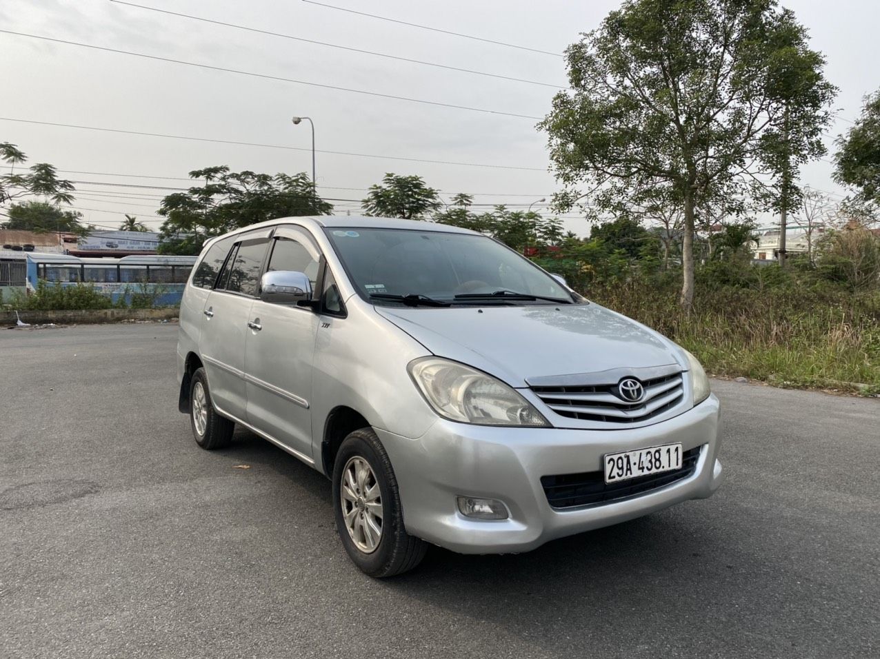 Toyota Innova 2011 - Màu bạc, giá 232tr