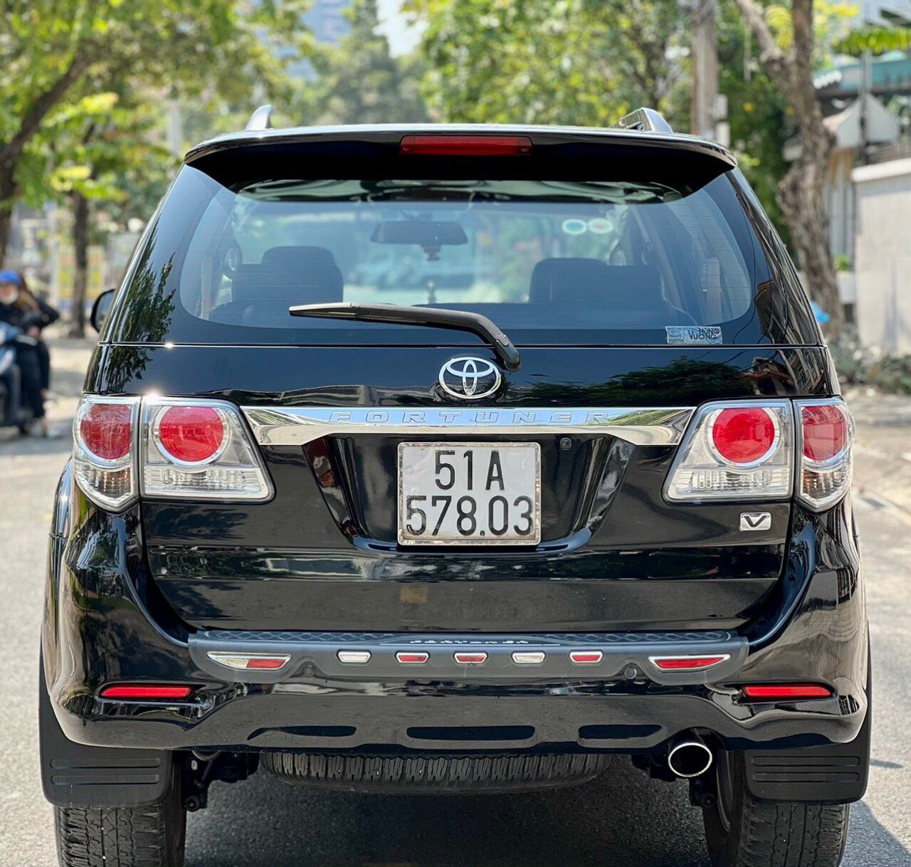 Toyota Fortuner 2013 - Màu đen