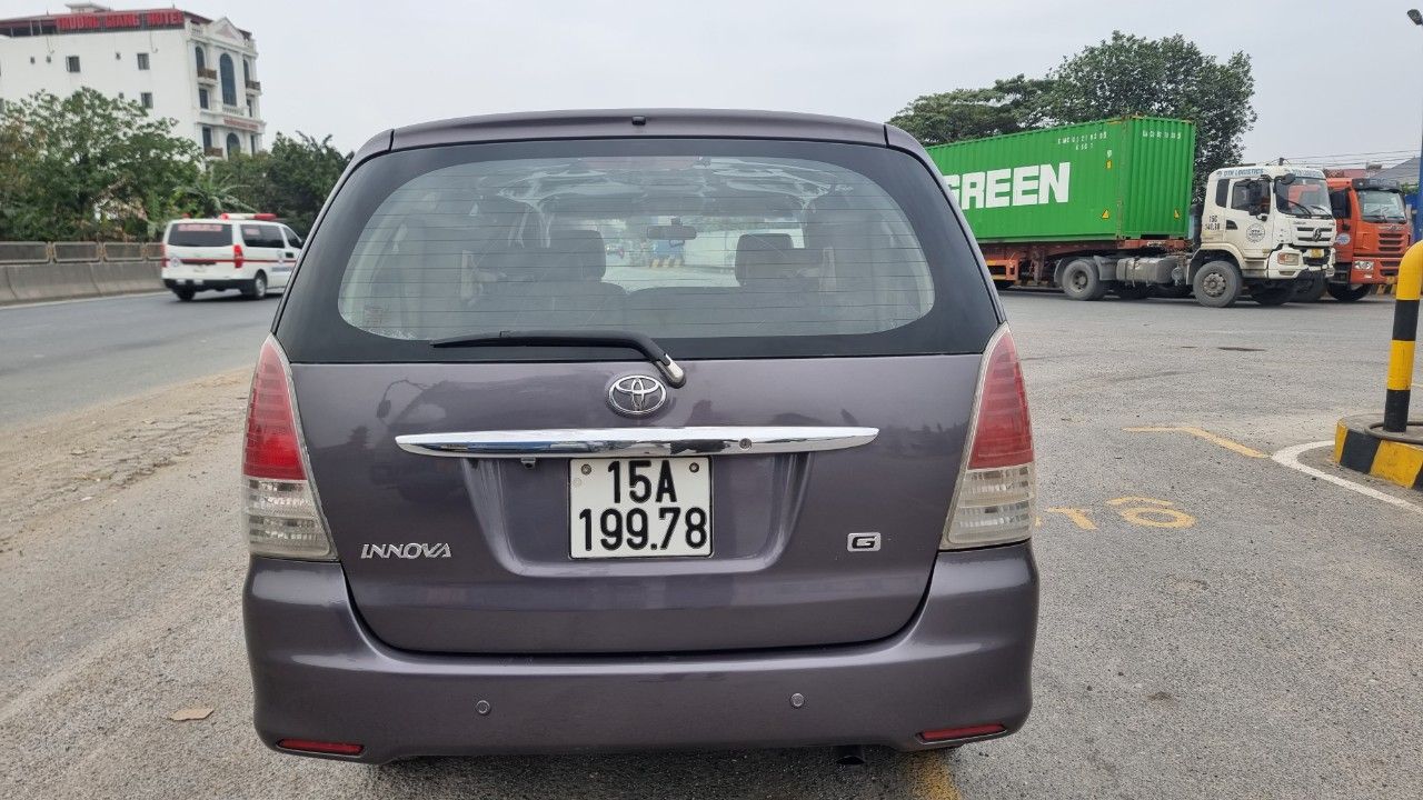 Toyota Innova 2010 - Xe màu xám