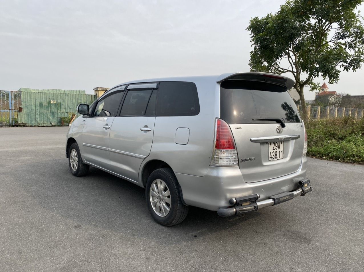 Toyota Innova 2011 - Màu bạc, giá 232tr