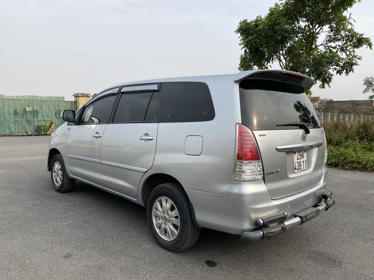 Toyota Innova 2011 - Màu bạc, giá 232tr