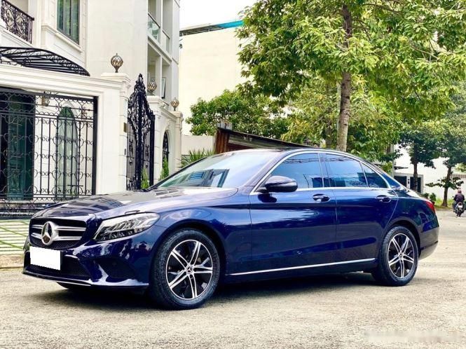 Mercedes-Benz C180 2020 - Xe nhà sử dụng mua mới từ đầu