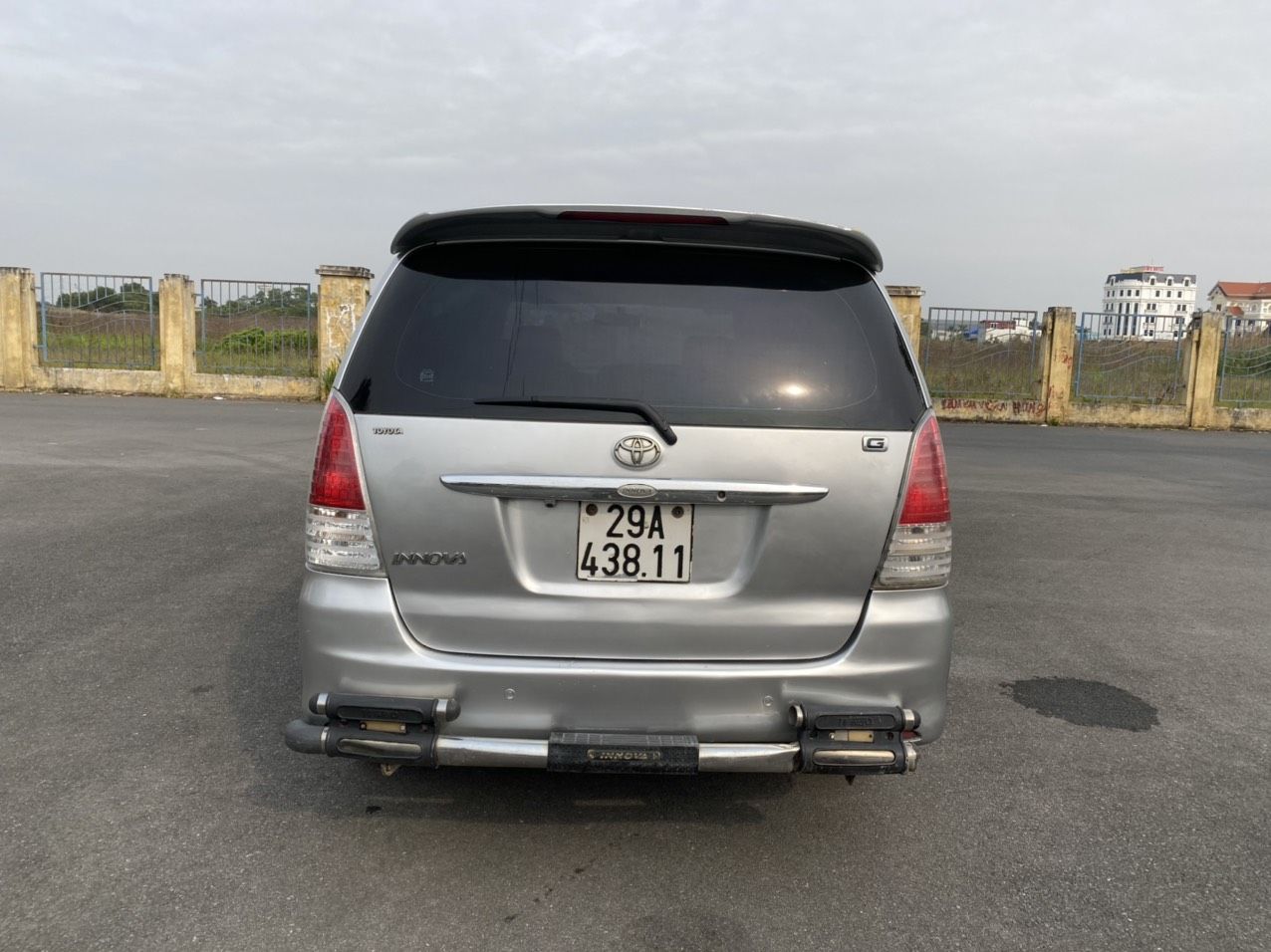 Toyota Innova 2011 - Màu bạc, giá 232tr