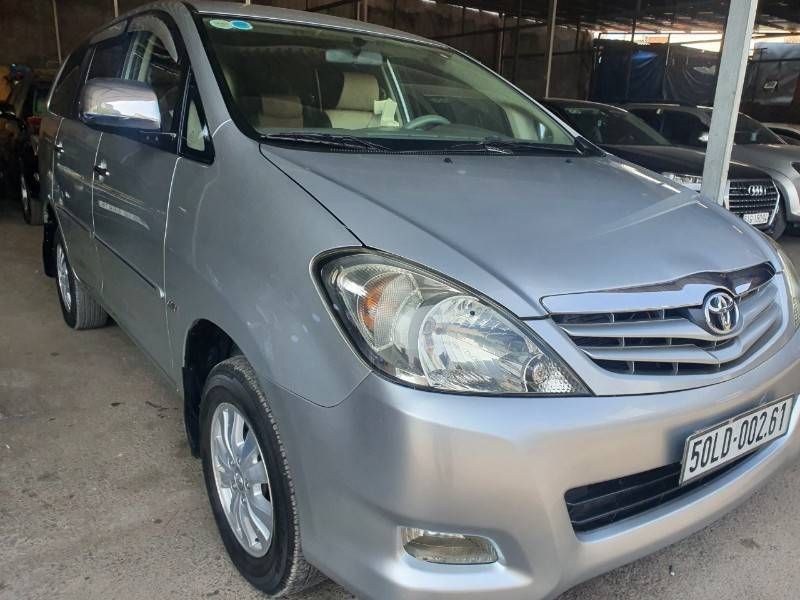 Toyota Innova 2011 - Màu bạc, giá cực tốt