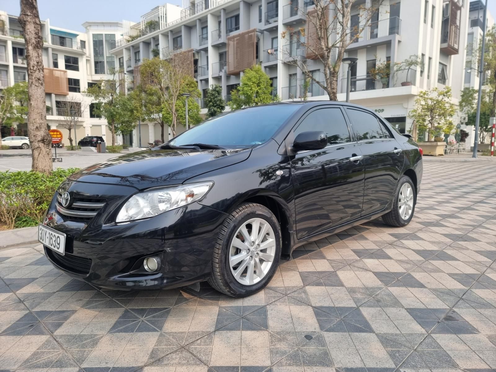 Toyota Corolla 2010 - Bán xe gia đình giá tốt 411tr, chiếc xe có 1 không 2 trên thị trường về độ hiếm và mới, máy 1.6