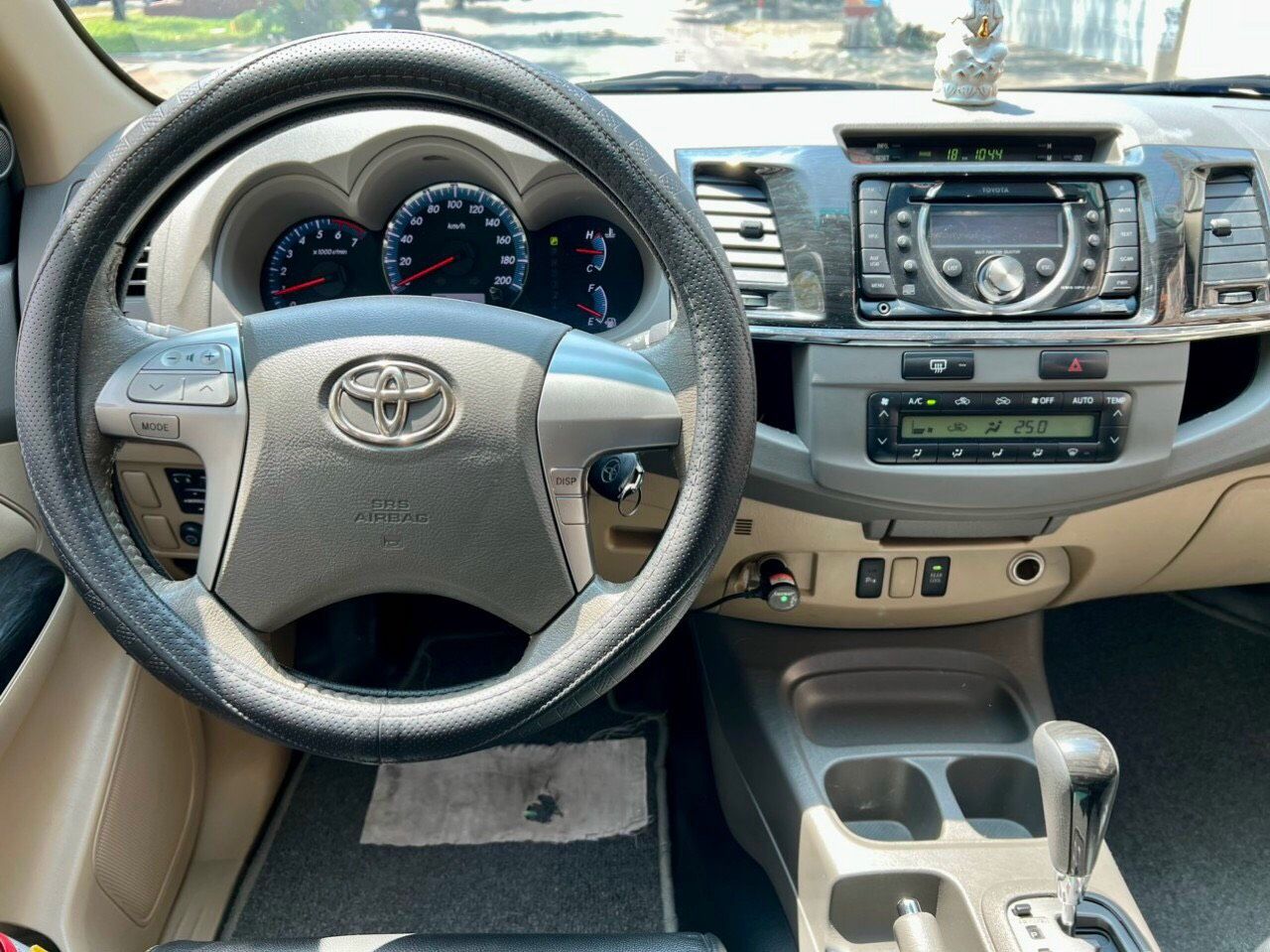 Toyota Fortuner 2013 - Màu đen