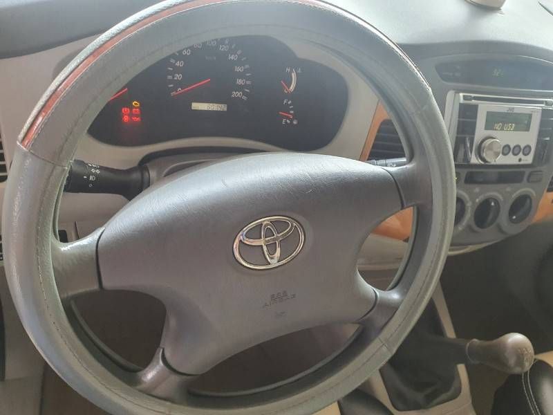 Toyota Innova 2011 - Màu bạc, giá cực tốt