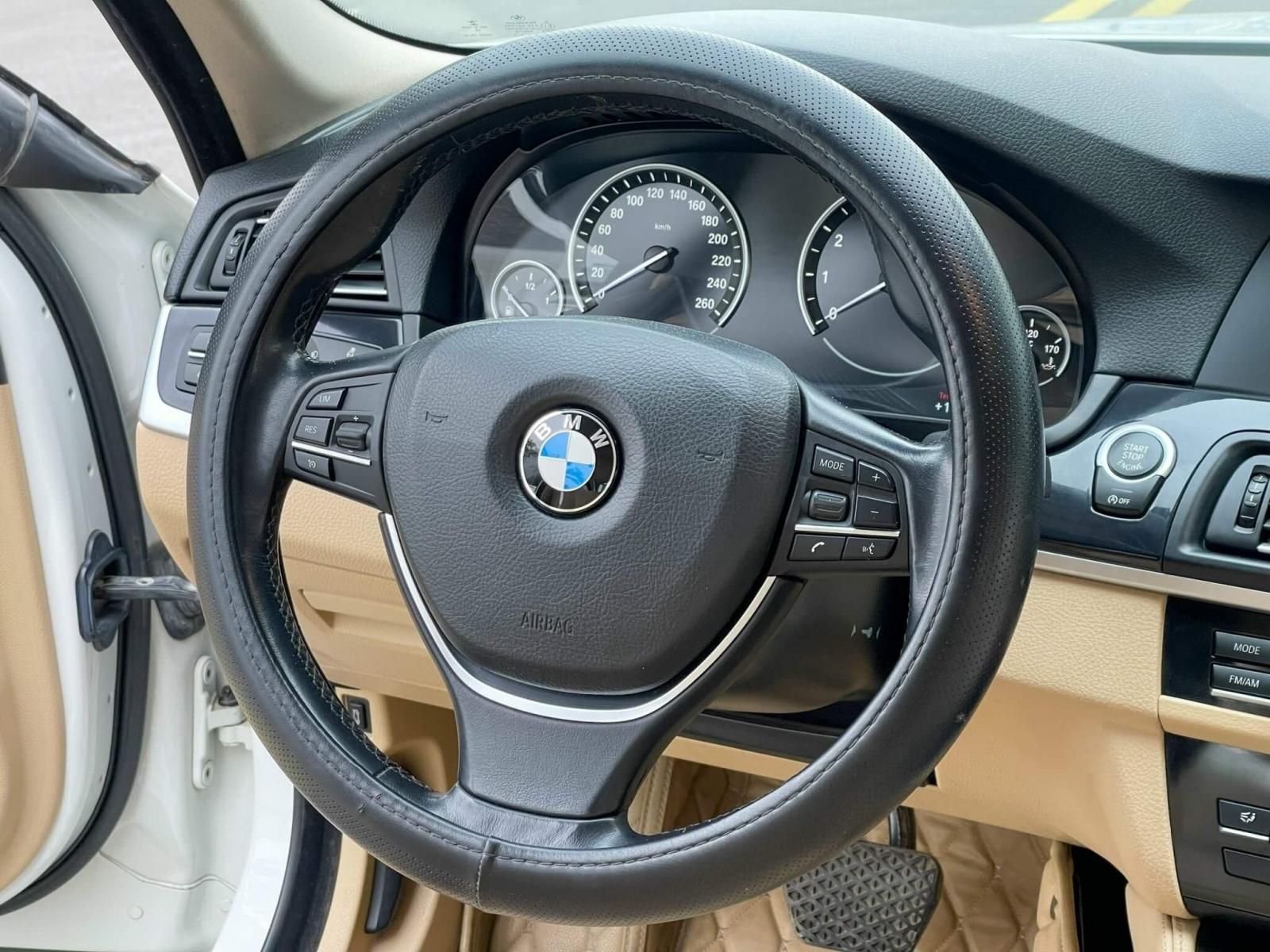 BMW 520i 2015 - Màu trắng, xe nhập