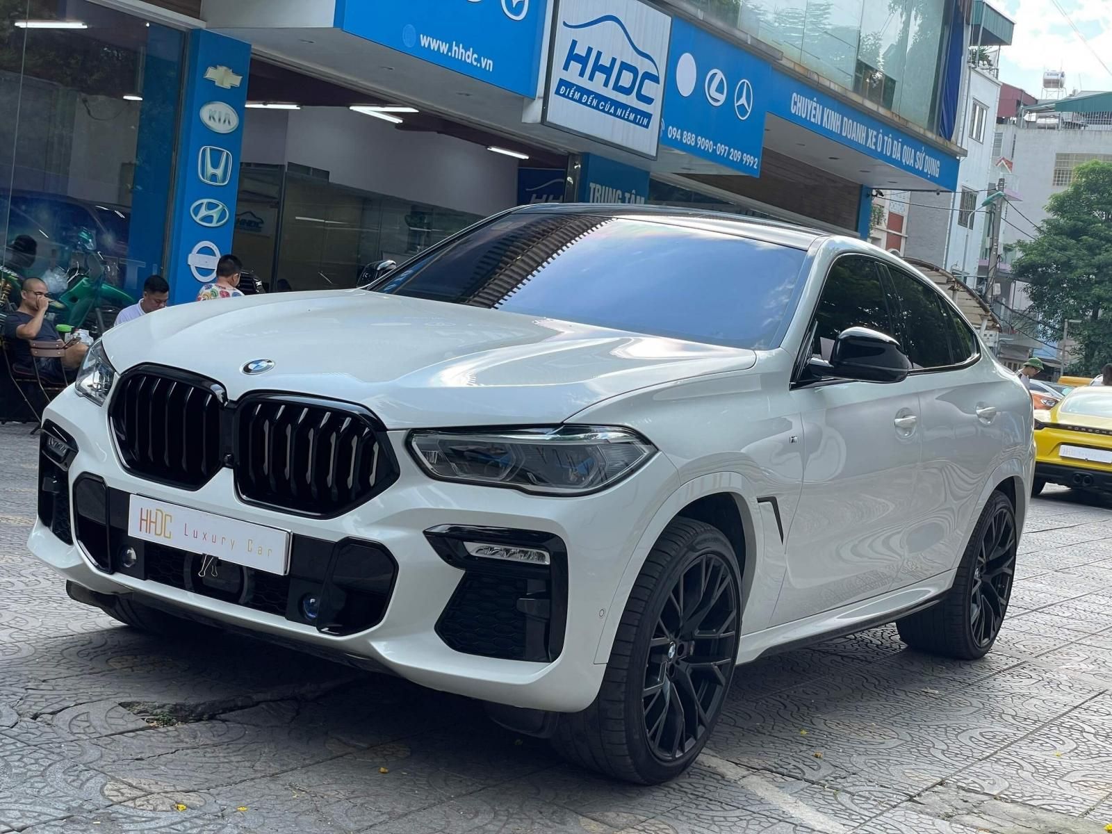 BMW X6 2021 - Màu trắng, nhập khẩu