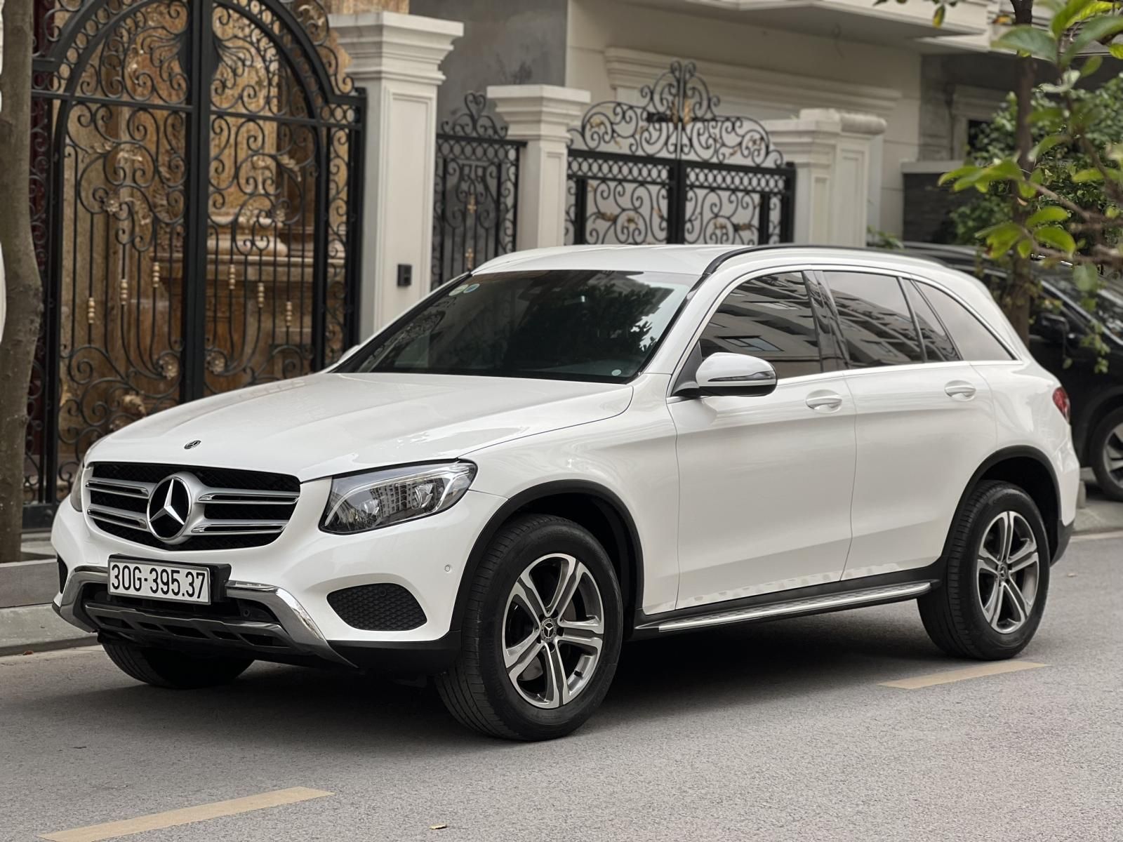 Mercedes-Benz GLC 250 2017 - Màu trắng, giá tốt