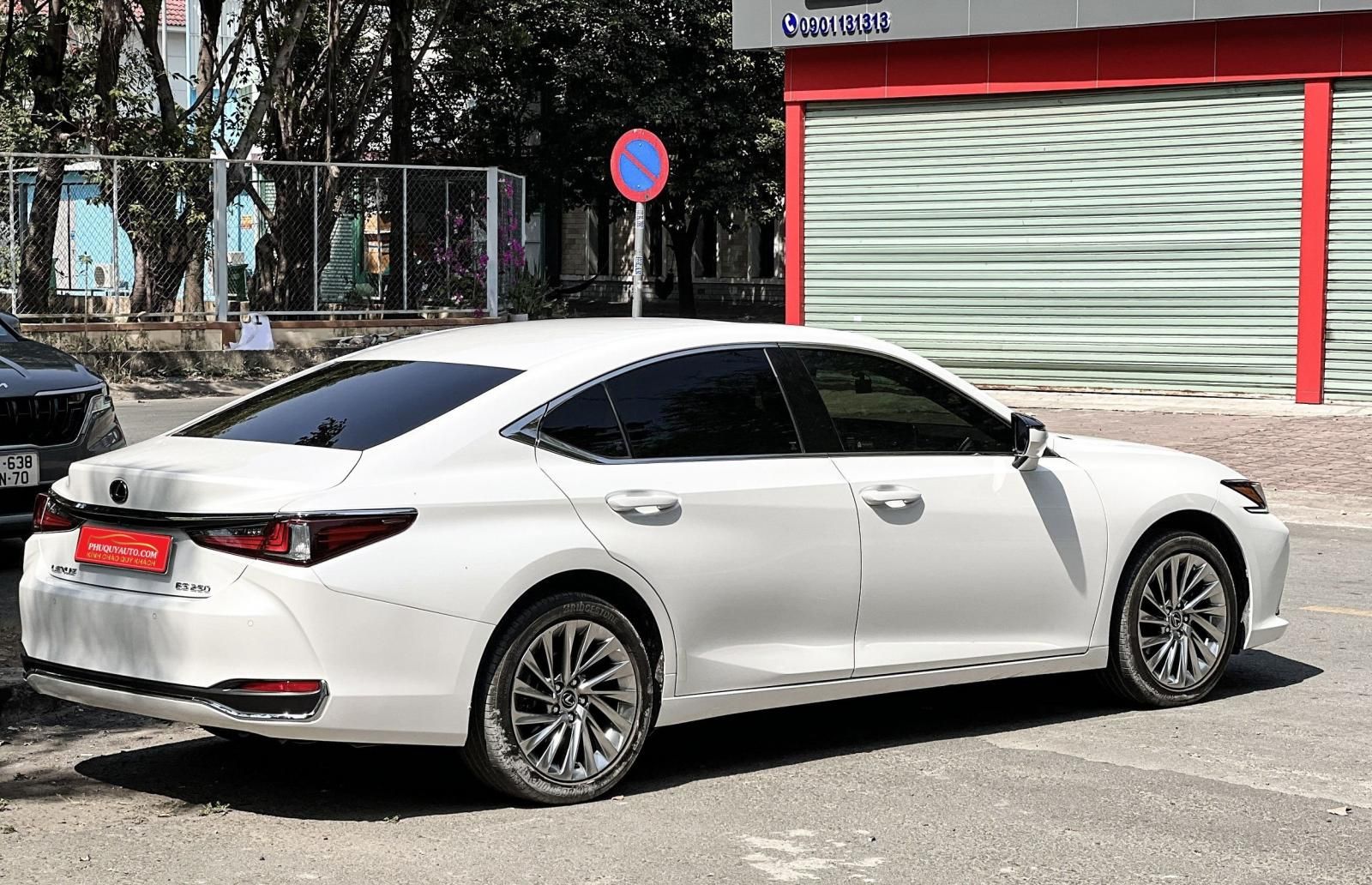 Lexus ES 250 2021 - Màu trắng