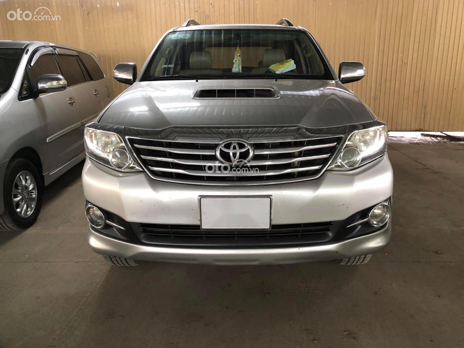 Toyota Fortuner 2013 - Màu bạc