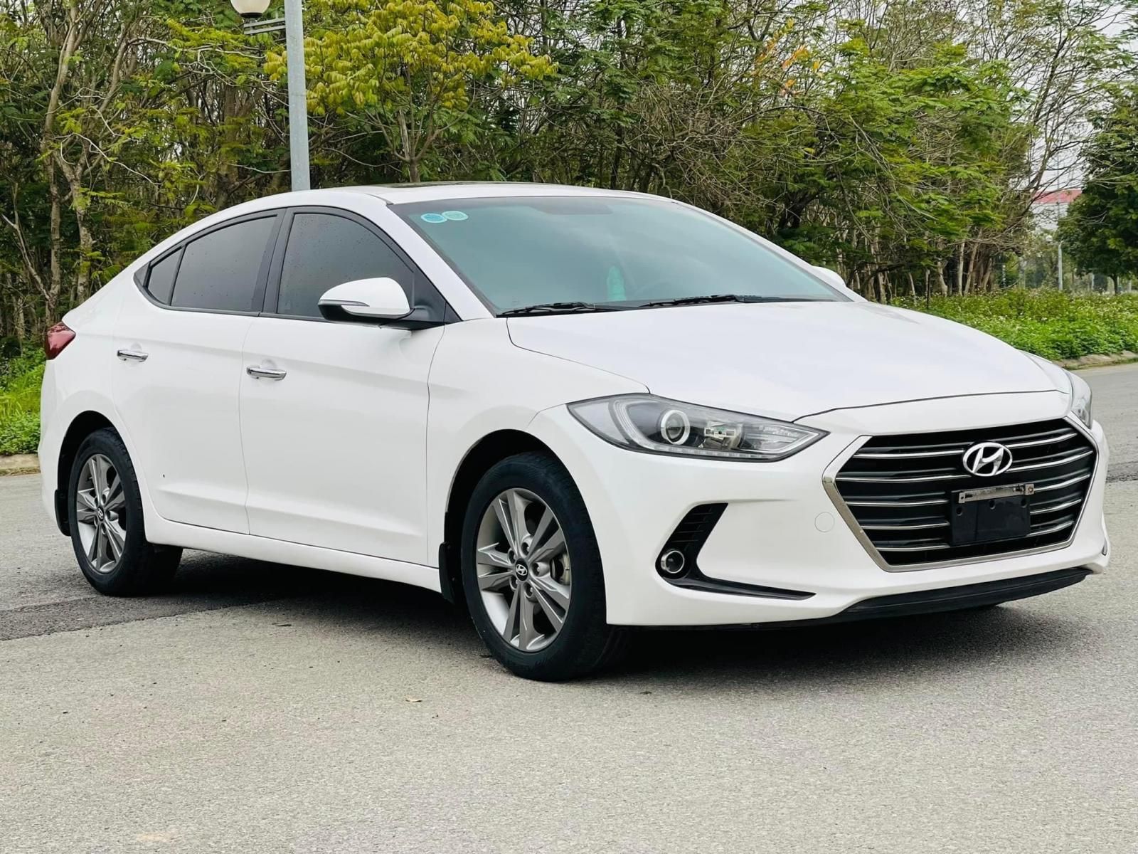 Hyundai Elantra 2017 - Hỗ trợ trả góp 70%, xe đẹp, giá tốt giao ngay