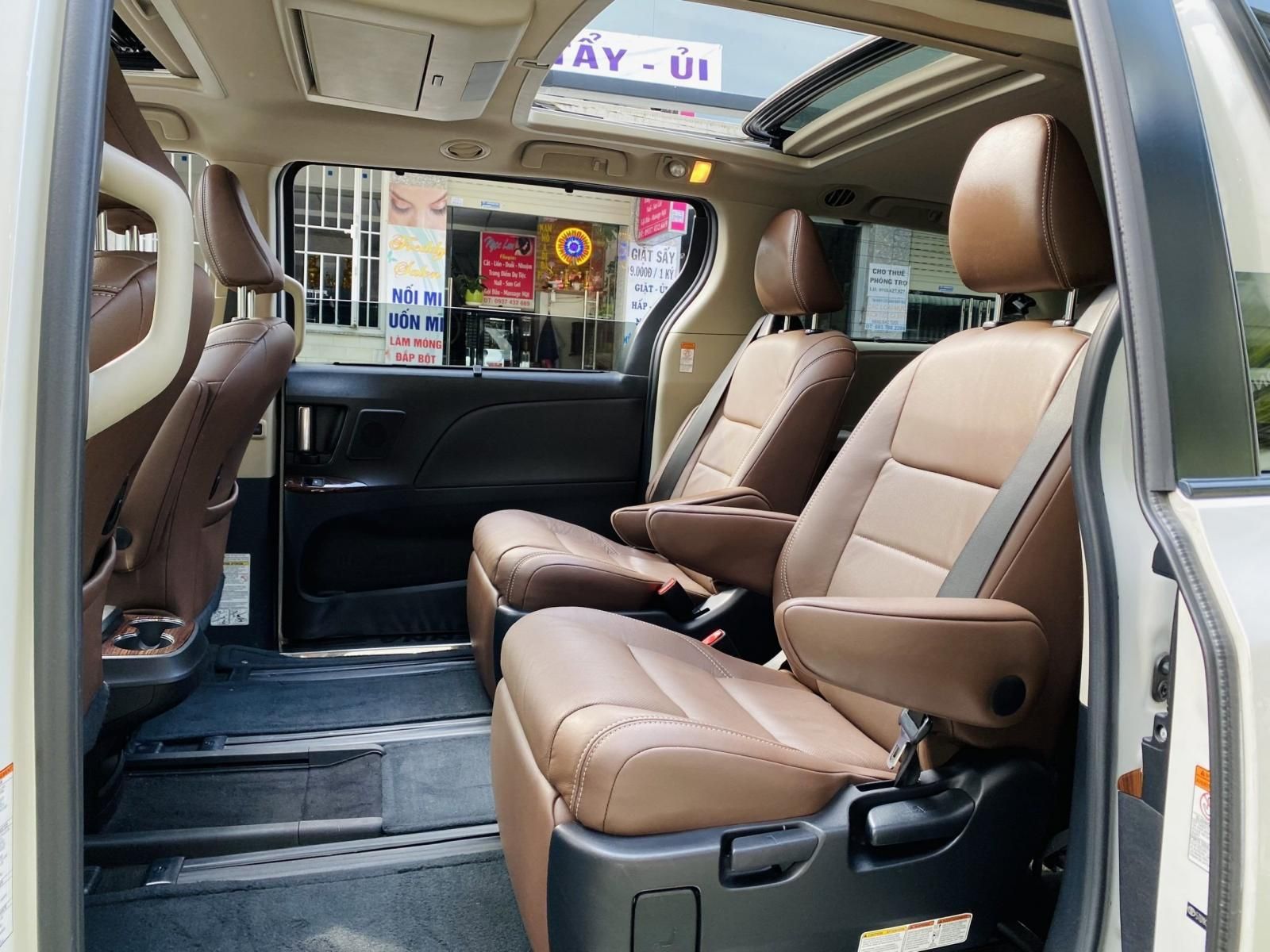 Toyota Sienna 2015 - Màu trắng, nhập khẩu nguyên chiếc