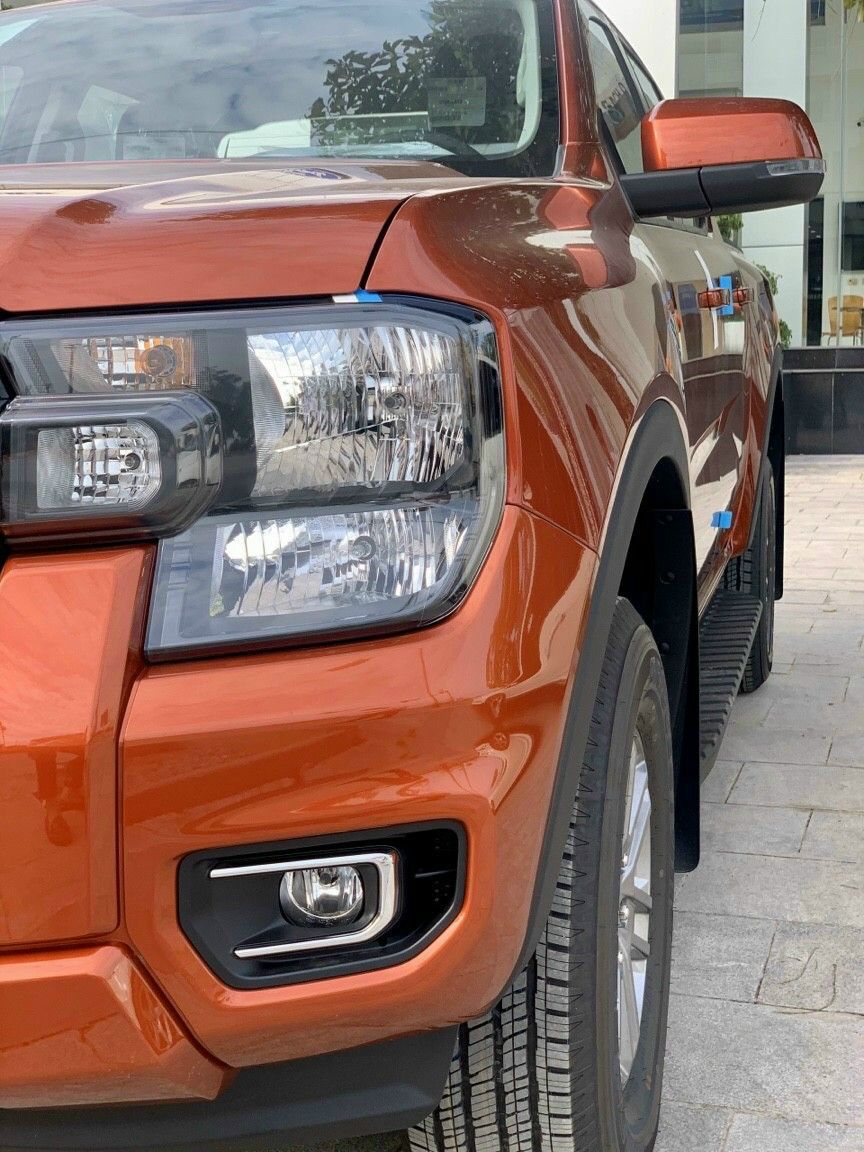 Ford Ranger 2023 - Đỏ cam