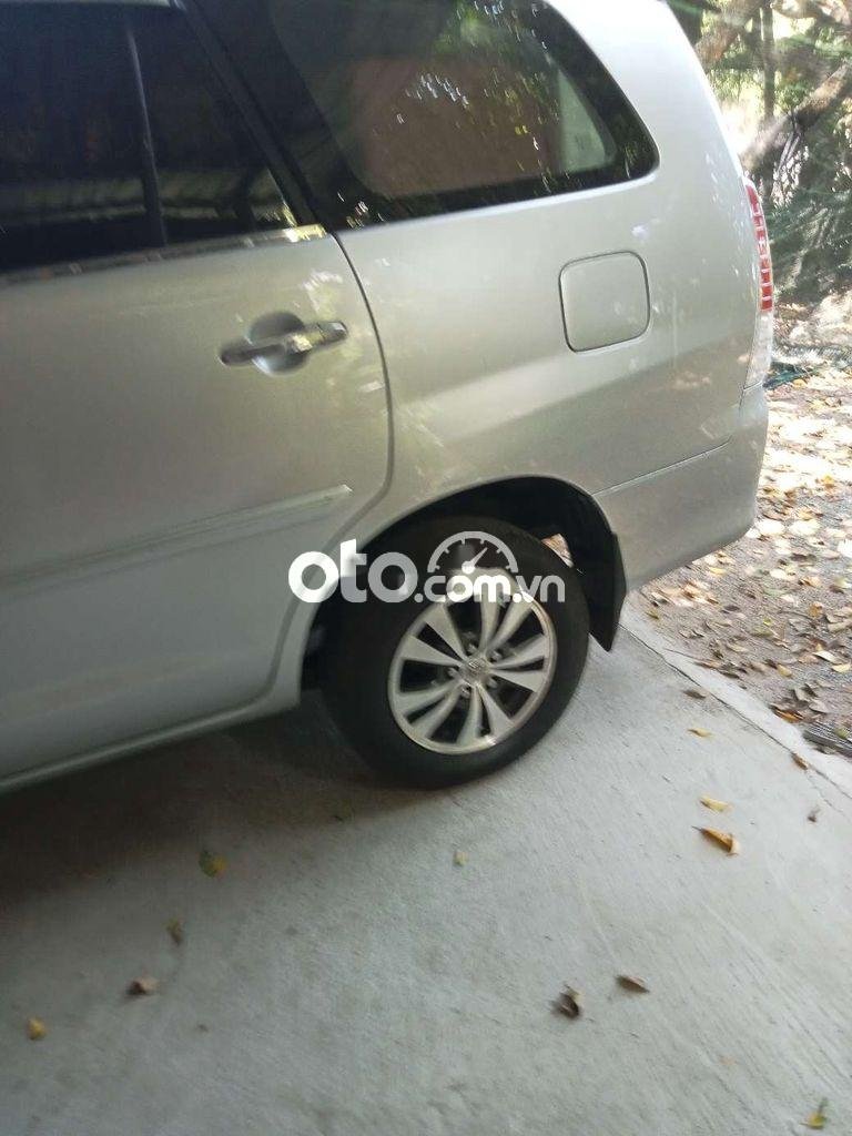 Toyota Innova  ... màu bạc gia đình cần bán.... 2010 - Toyota Innova... màu bạc gia đình cần bán....