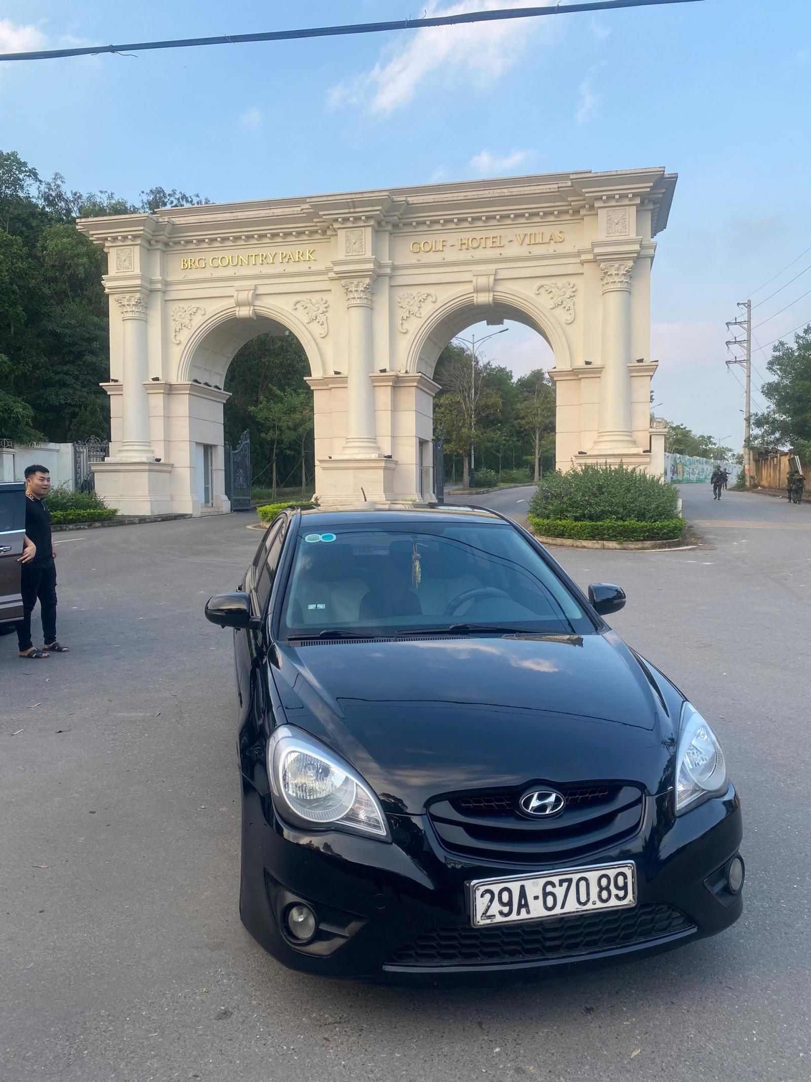 Hyundai Verna 2009 - Xe màu đen  