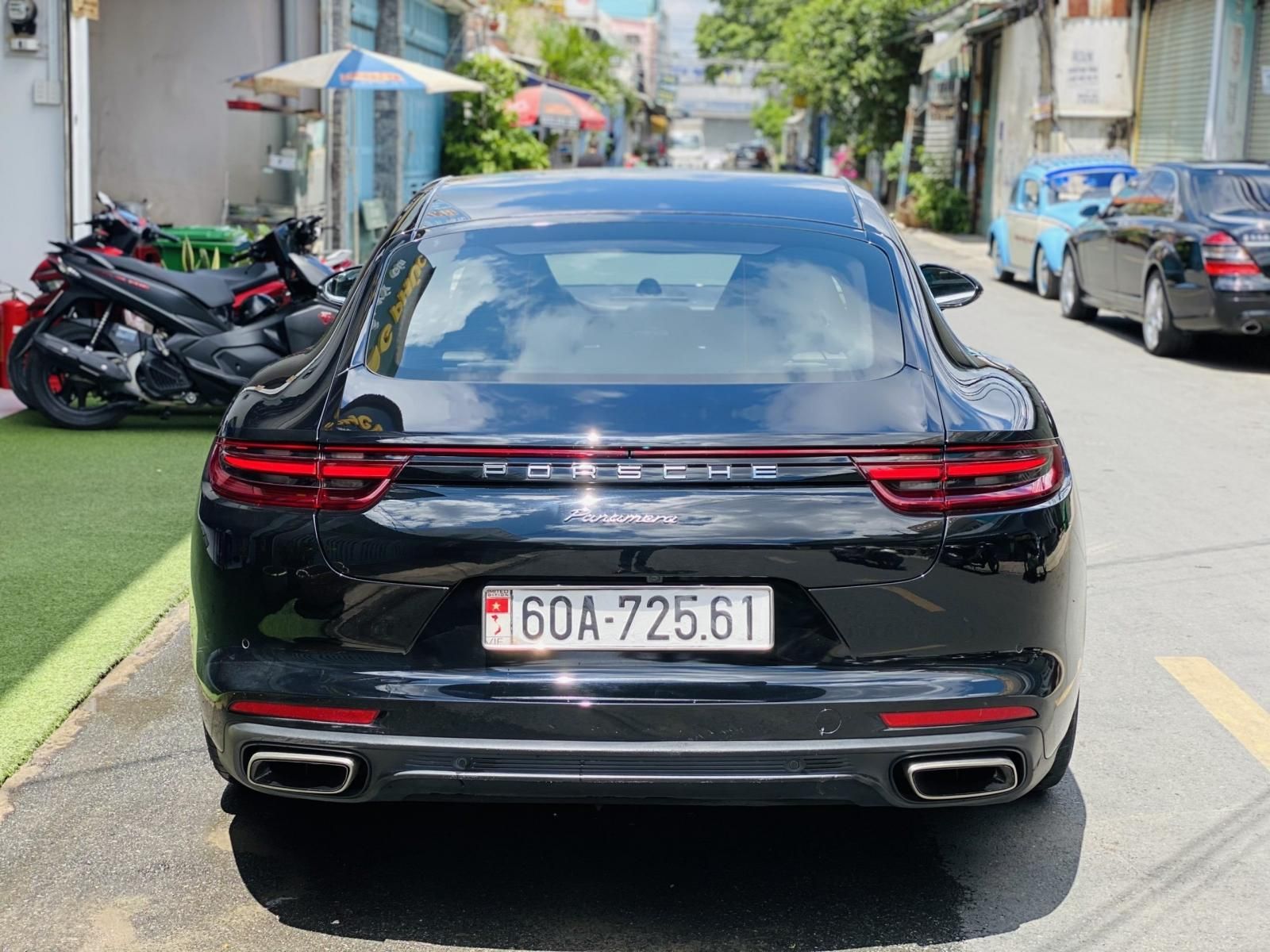 Porsche Panamera 2019 - Xe màu đen