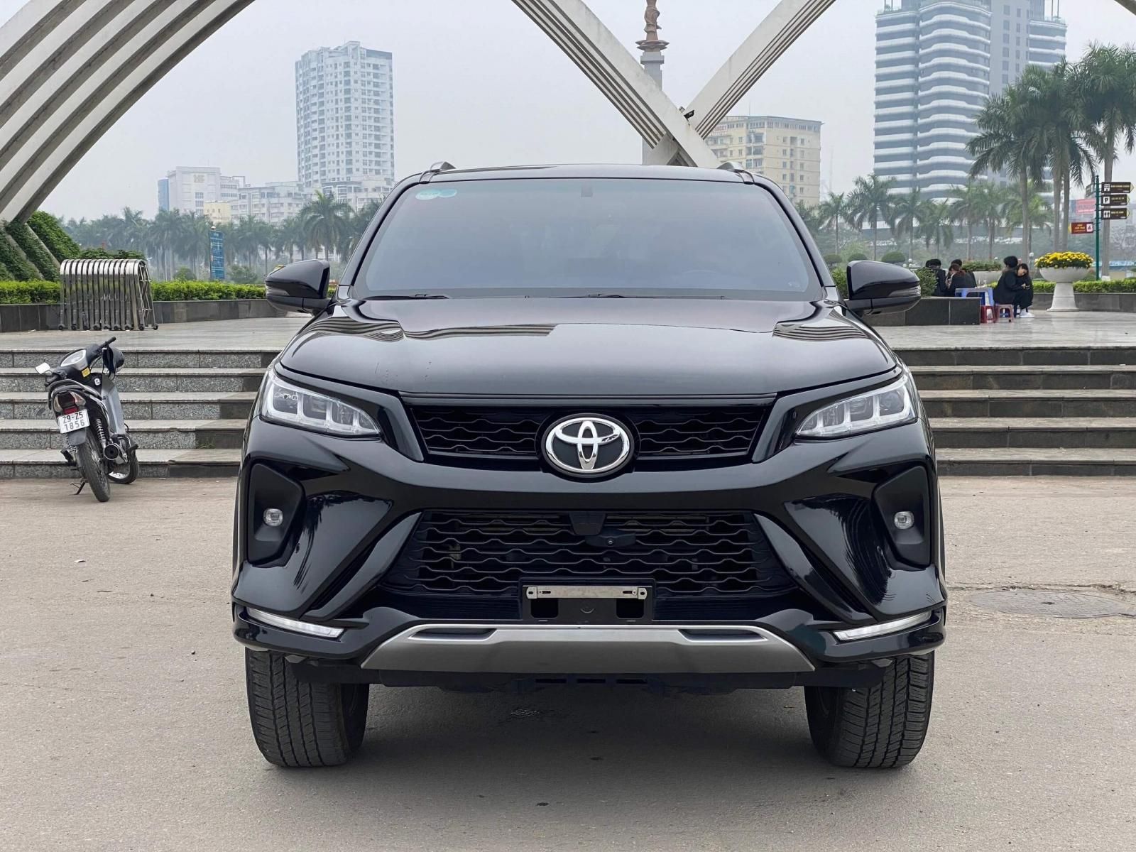 Toyota Fortuner 2021 - Xe màu đen