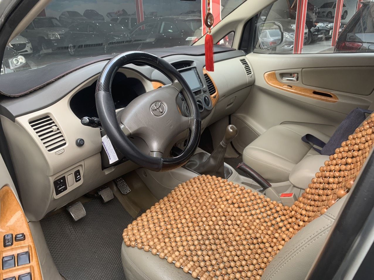 Toyota Innova 2011 - Màu bạc, 285 triệu