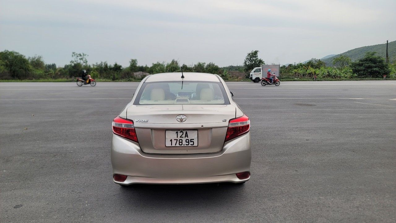 Toyota Vios 2014 - Xe màu bạc, giá cực tốt