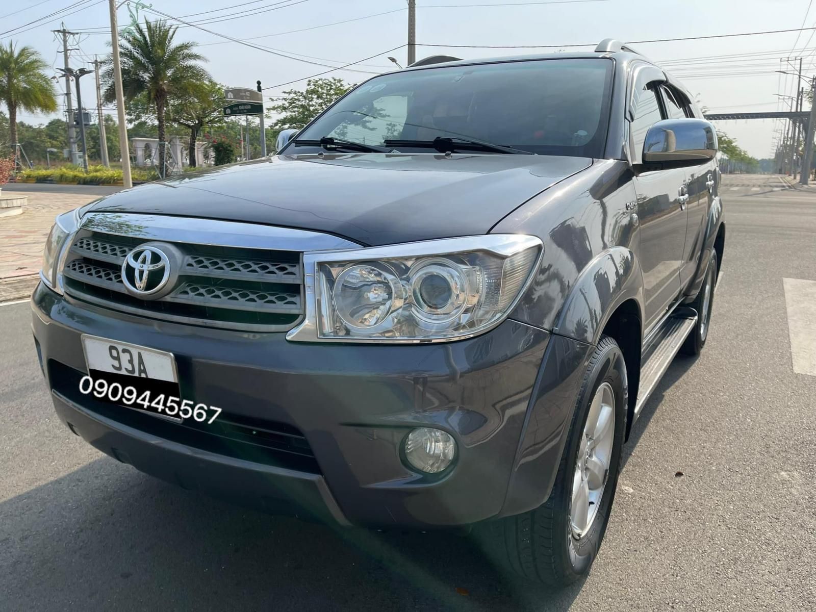 Toyota Fortuner 2011 - Keo chỉ nguyên zin từ đầu đến cuối